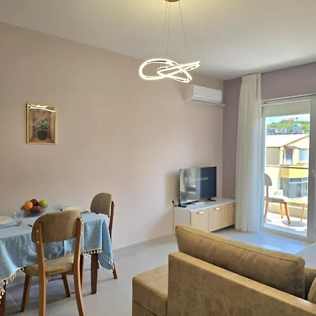 Coastal Getaway In Golem, Durres *