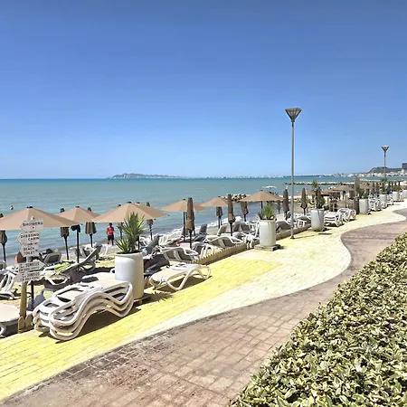 Apartment In Steps From The